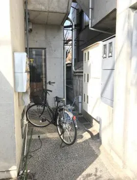 広運ビルの外観