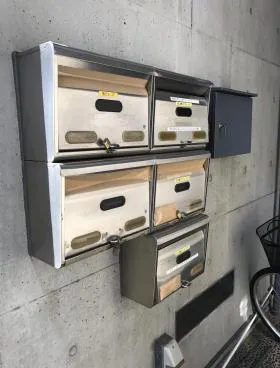 広運ビルの外観