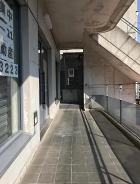 広運ビルの外観