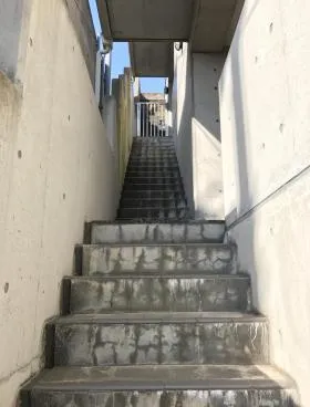 茜ビルの外観