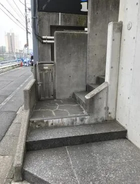 茜ビルの外観