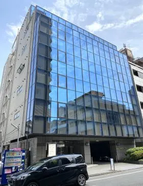マキリバーサイドビルの外観