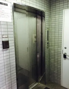 三崎町スカイフィールドビルの外観