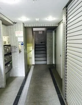 三崎町スカイフィールドビルの外観