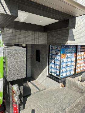 三崎町スカイフィールドビルの外観