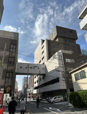 三崎町スカイフィールドビルの外観