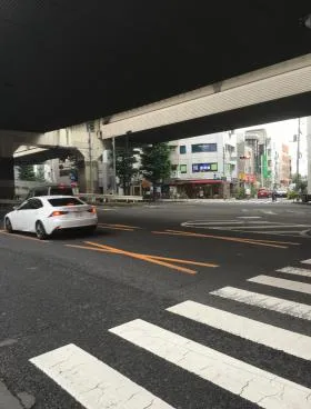 クレストビルの外観