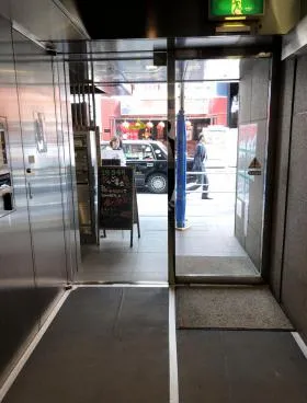 エスト新宿ビルの外観