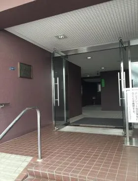 ドルミ御苑ビルの外観