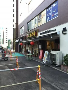 ドルミ御苑ビルの外観