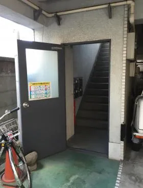 服部ビルの外観