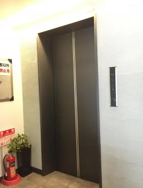 AS ONE 三越前の外観
