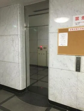 丸多屋ビルの外観