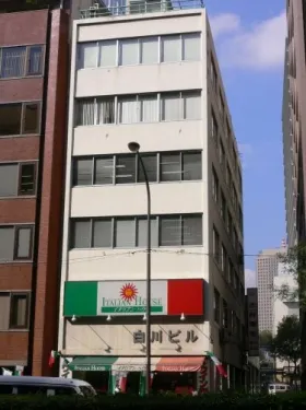 白川ビルの外観