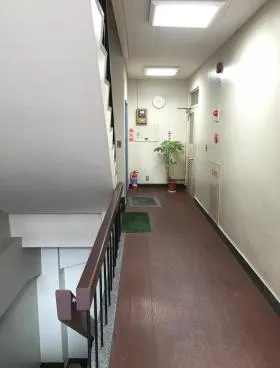 新居ビルの外観