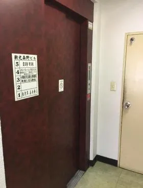 新光森野ビルの外観