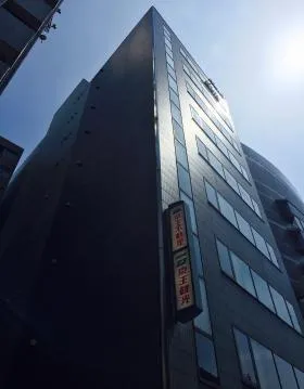京王初台1丁目ビルの外観