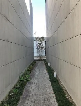 R2ビルの外観