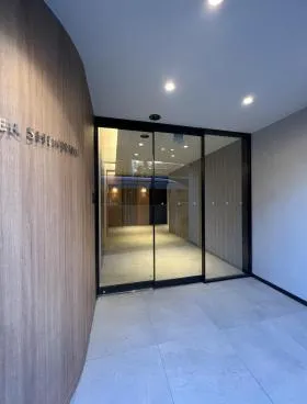 The Corner SHINJUKU(旧ツインズ新宿ビル)ビルの外観