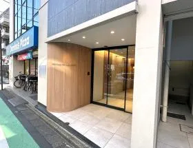 The Corner SHINJUKU(旧ツインズ新宿ビル)ビルの外観