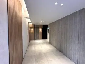The Corner SHINJUKU(旧ツインズ新宿ビル)ビルの外観
