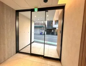 The Corner SHINJUKU(旧ツインズ新宿ビル)ビルの外観