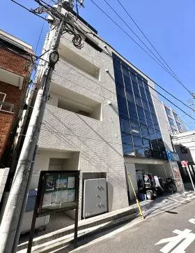The Corner SHINJUKU(旧ツインズ新宿ビル)ビルの外観