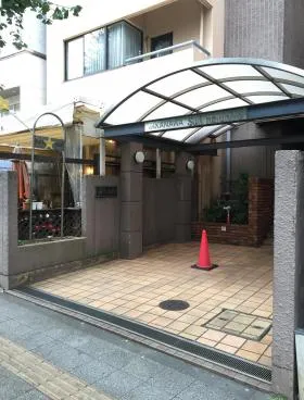 高輪サンハイツビルの外観