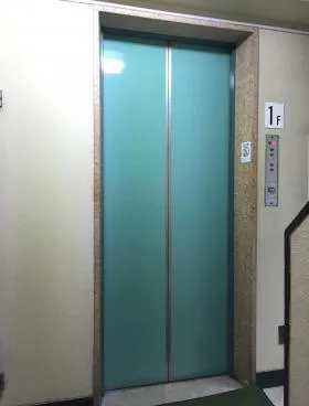 坂詰ビルの外観