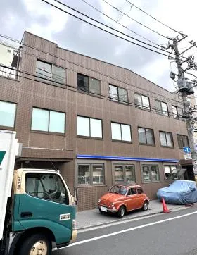 S.Y.T.Bldg中目黒(旧アールブラウン)ビルの外観