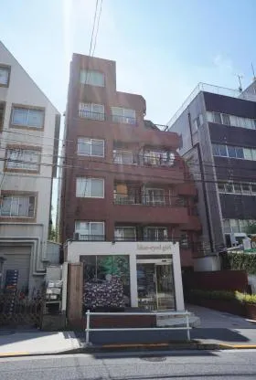 更輝夏目坂マンションビルの外観
