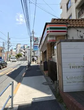 更輝夏目坂マンションビルの外観