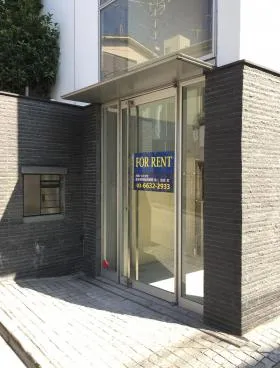 QCcube神宮前421ビルの外観