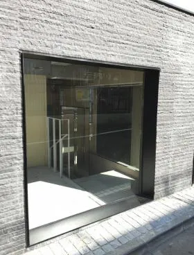 QCcube神宮前421ビルの外観