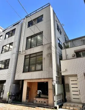 志気ビルの外観