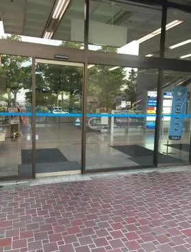 産業貿易センタービルの外観