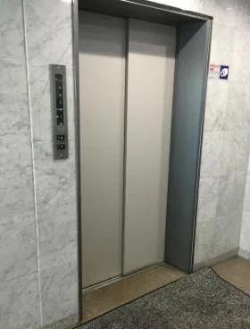 興和ビルの外観