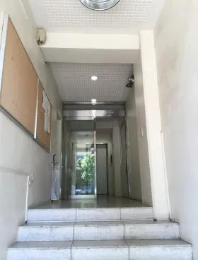 薬王寺ビルの外観