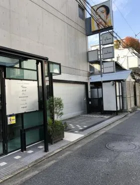 R’s青山ビルの外観
