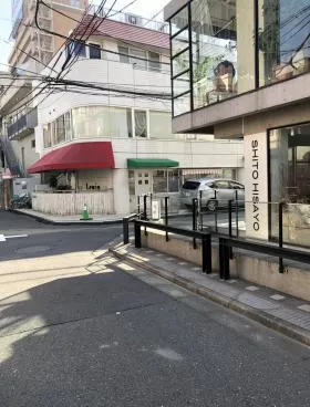 R’s青山ビルの外観