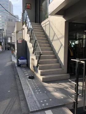 R’s青山ビルの外観