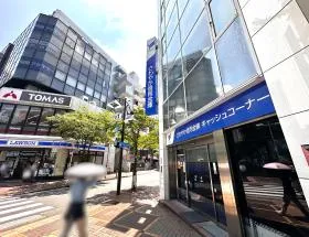 さわやか信用金庫 キャッシュコーナーを通過し右に曲がれば当ビル着