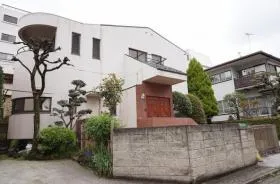 サクライハウスC棟ビルの外観