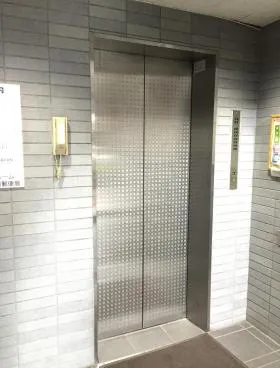 メゾン前田ビルの外観