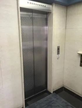 小伝馬町ビルの外観