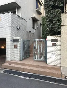 伊吹ハウスビルの外観
