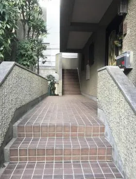 伊吹ハウスビルの外観