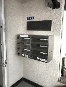 港陸運ビルの外観