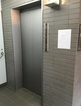 デコパージュ南青山ビルの外観