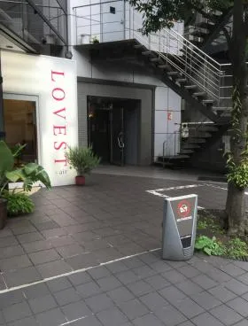 デコパージュ南青山ビルの外観